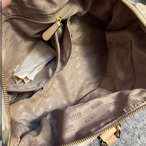 Michael Kors monogram bag with gold hardware. Bought in store - Picture 7 of 8
